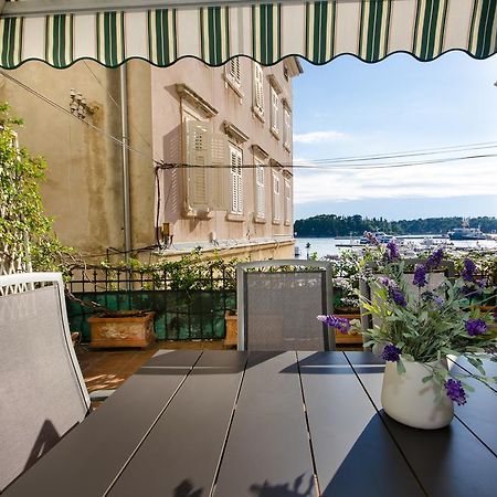 Apartment Noemi Ровин Екстериор снимка