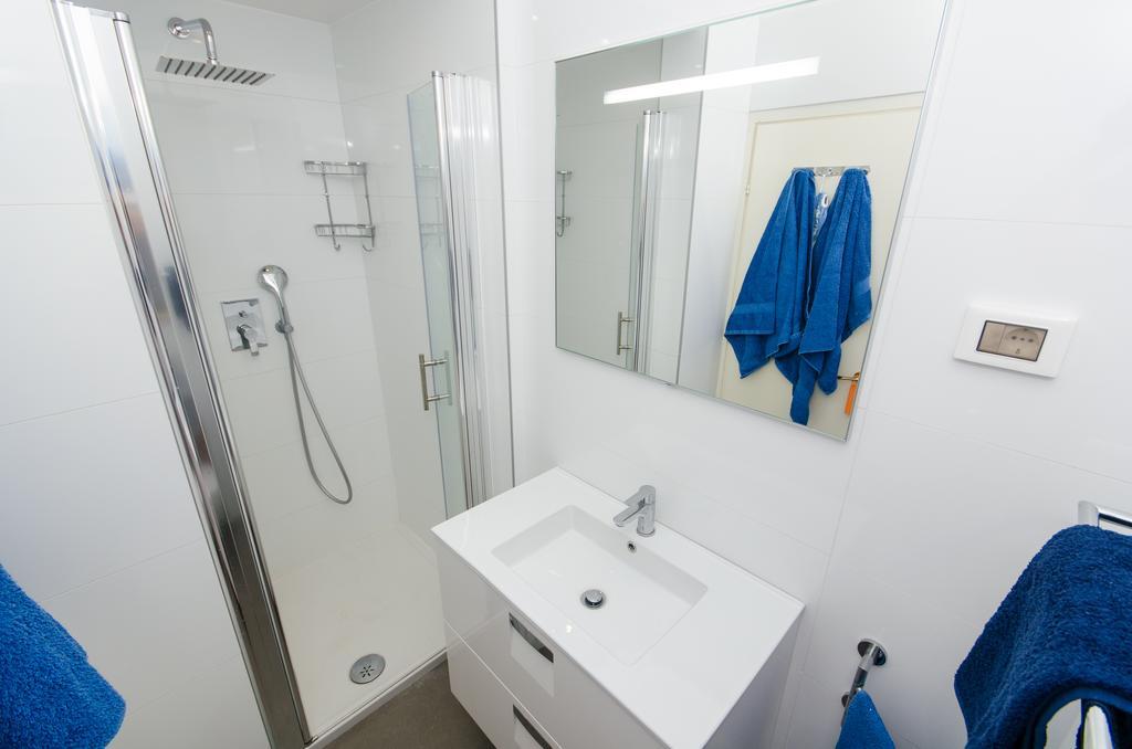 Apartment Noemi Ровин Екстериор снимка