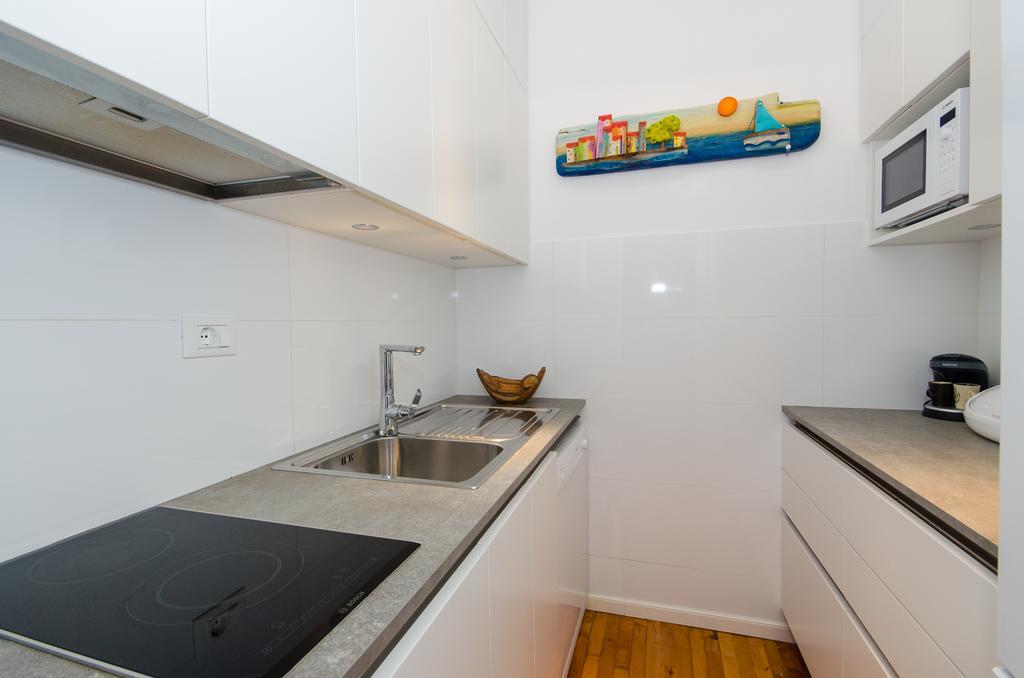 Apartment Noemi Ровин Екстериор снимка