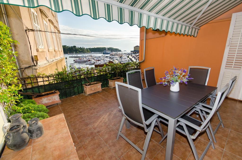 Apartment Noemi Ровин Екстериор снимка