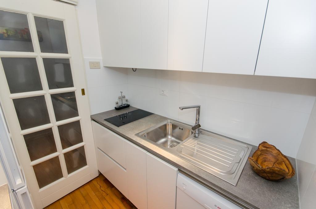 Apartment Noemi Ровин Екстериор снимка