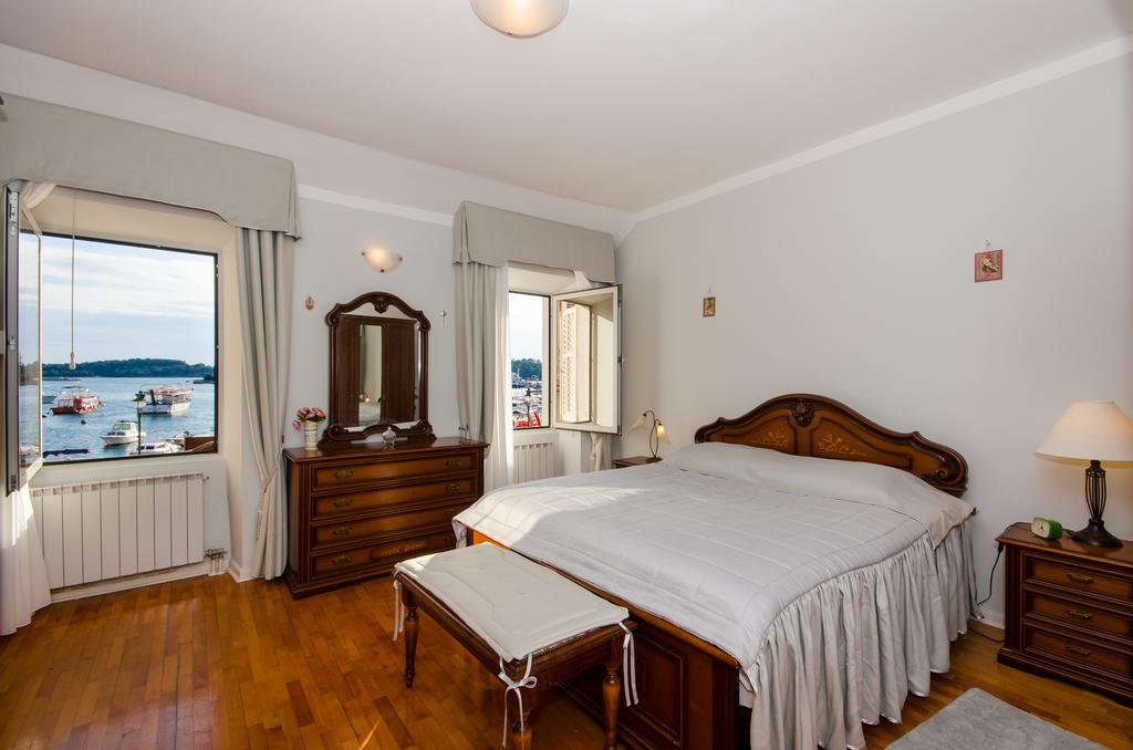 Apartment Noemi Ровин Екстериор снимка