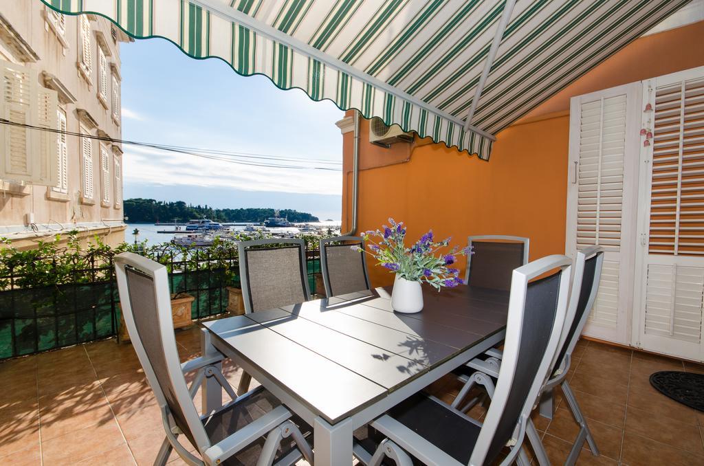 Apartment Noemi Ровин Екстериор снимка