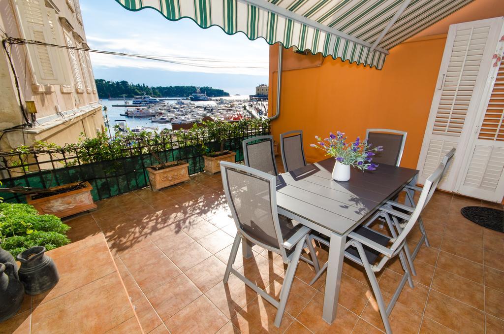 Apartment Noemi Ровин Екстериор снимка