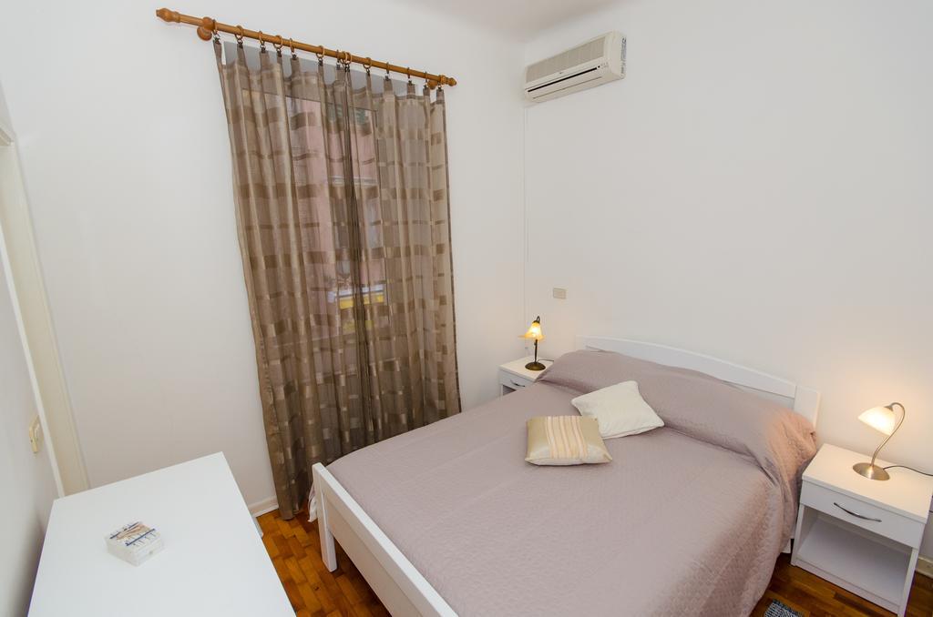 Apartment Noemi Ровин Екстериор снимка